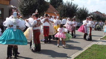 Hodový průvod Hrušky