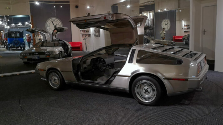 DeLorean DMC-12